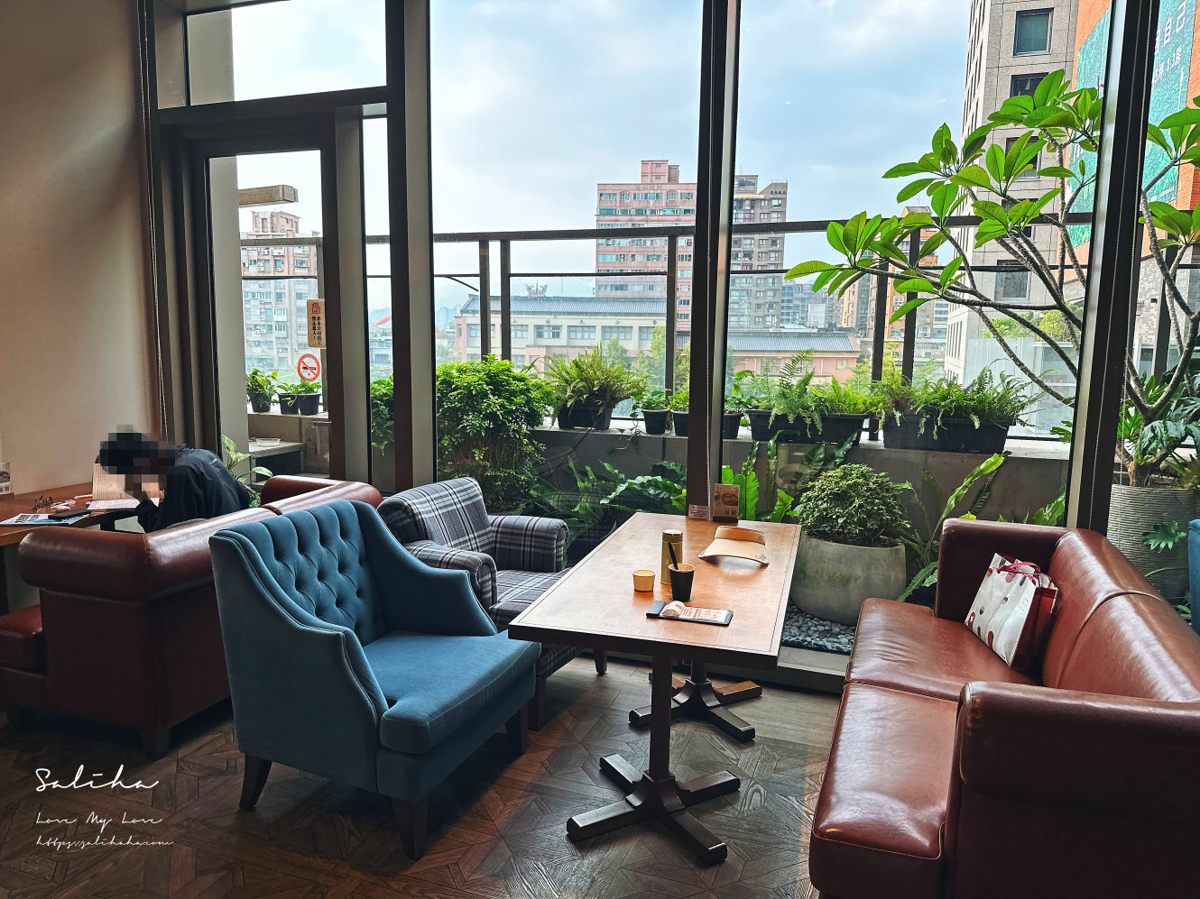 蔦屋書店SHARE LOUNGE-90元起享50多種咖啡點心麵包吃到飽及任選書看 - 第8張圖 台北松山蔦屋書店share lounge適合看書用電腦的咖啡廳無限享用咖啡點心麵包濃湯 (1)