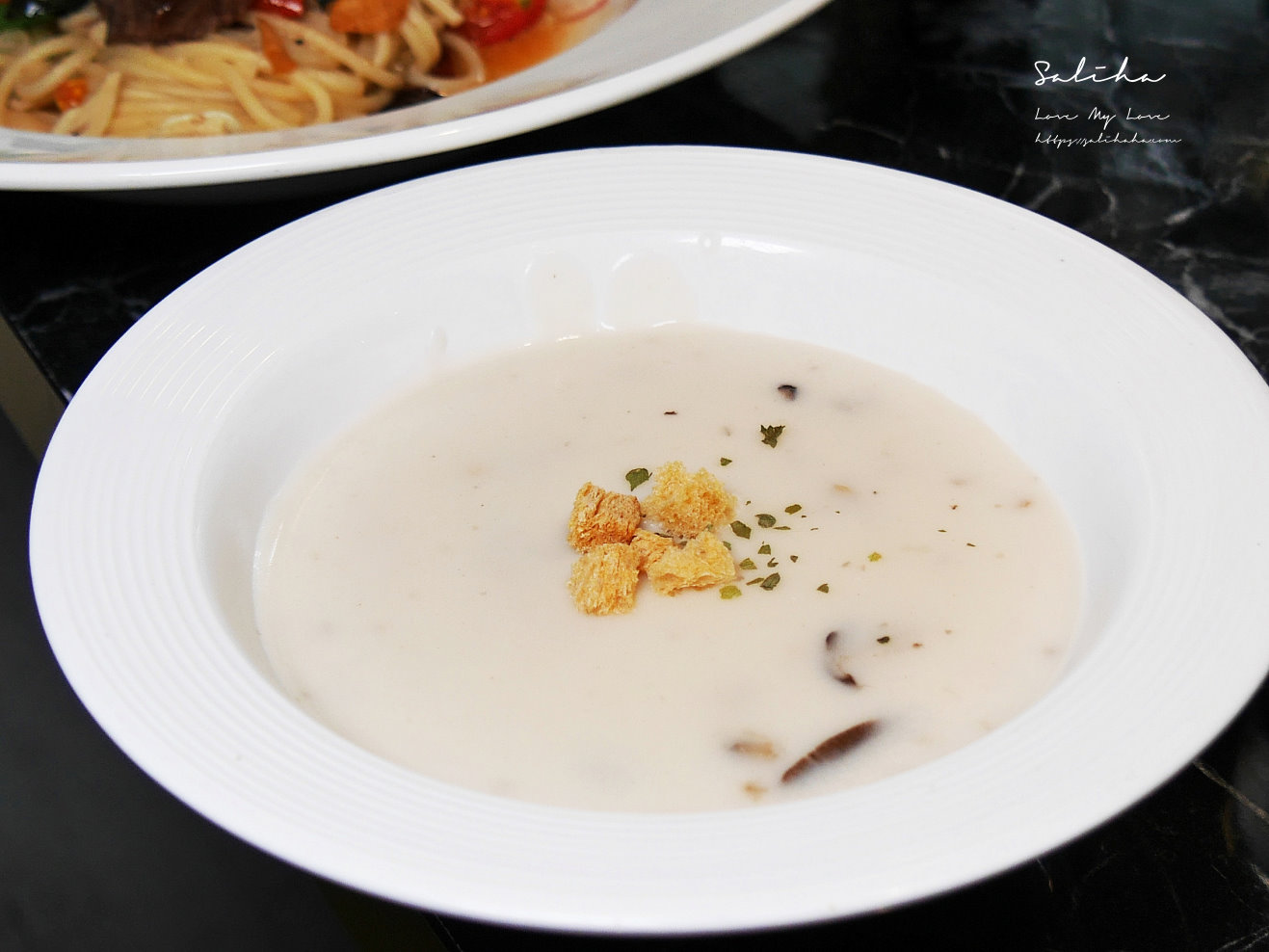 【台北】布納咖啡館-聚餐必備超人氣不限時餐廳,好吃牛排義大利麵,有壽星優惠