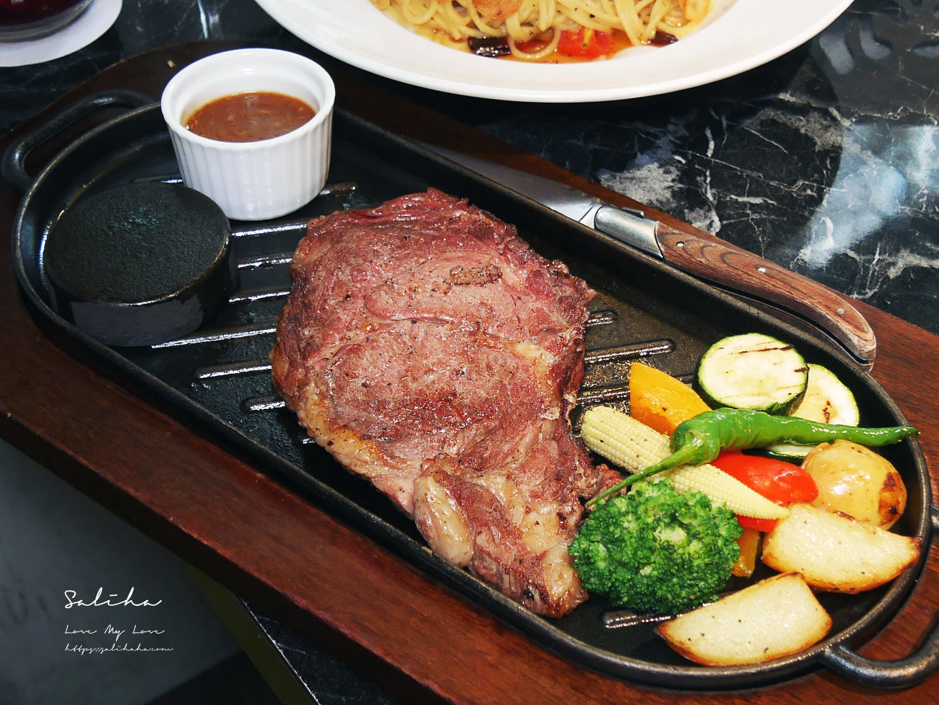 【台北】布納咖啡館-聚餐必備超人氣不限時餐廳,好吃牛排義大利麵,有壽星優惠