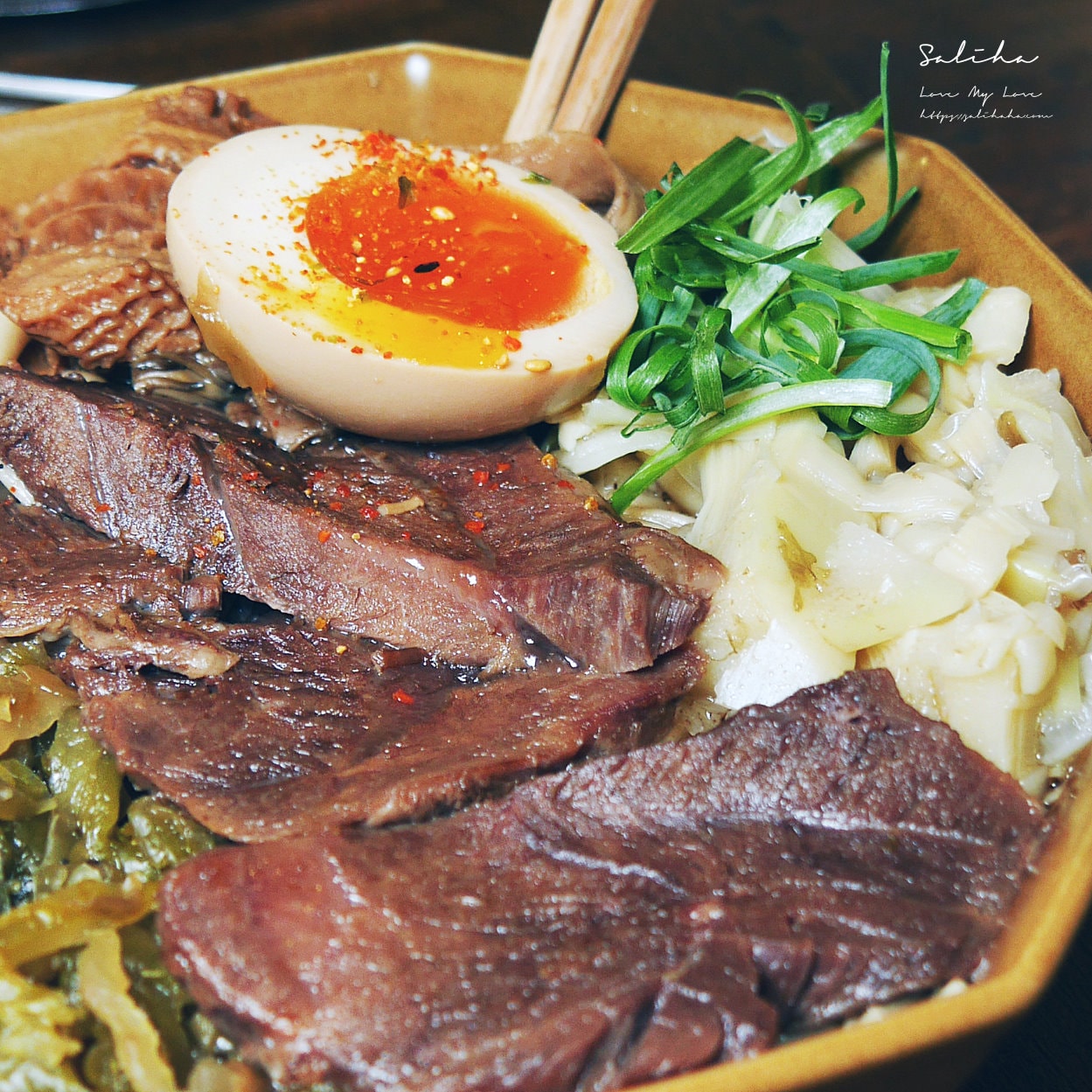 【公館寶藏巖】秋紅肚房-隱藏版秘密美食!有好吃麻辣麵的懷舊咖啡廳,菜單