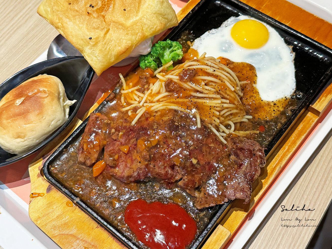 【新北】皇廚一品牛排-含酥皮濃湯的原肉牛排280元一套,飲料喝到飽