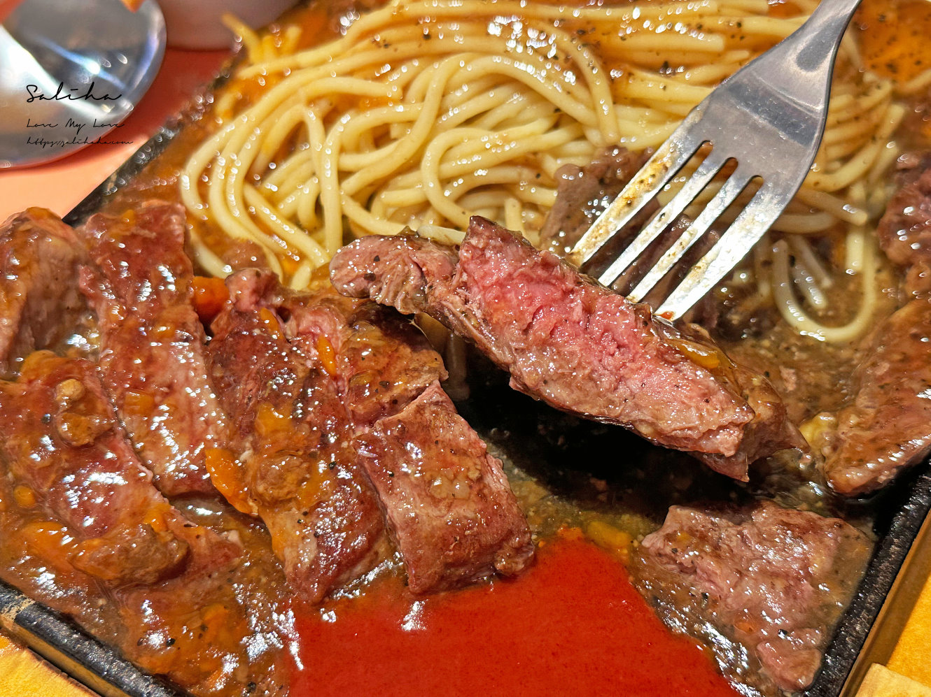 【新北】皇廚一品牛排-含酥皮濃湯的原肉牛排280元一套,飲料喝到飽