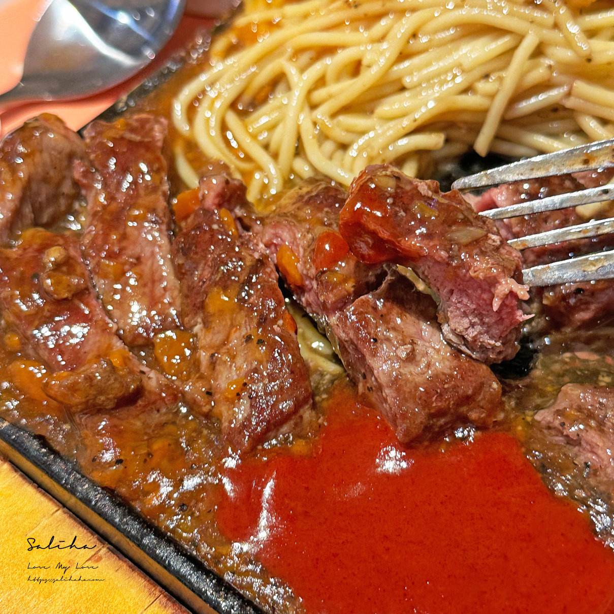 【新北】皇廚一品牛排-含酥皮濃湯的原肉牛排280元一套,飲料喝到飽