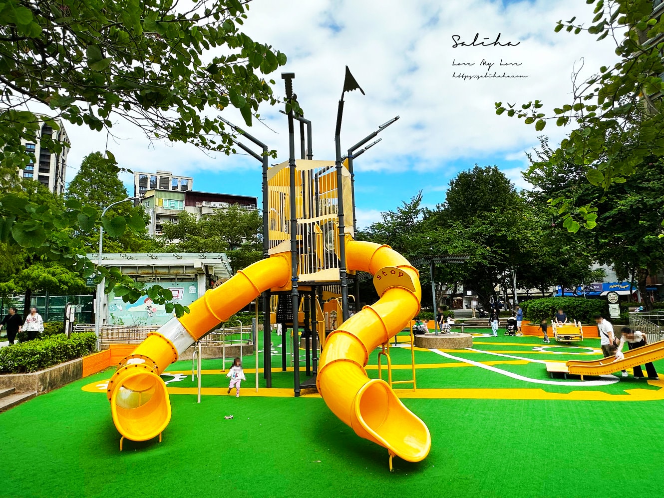 【台北】建成公園-逛街順便帶小孩放電的好玩親子景點,打鐵主題免費遊戲場 - 第8張圖 【台北】建成公園-逛街順便帶小孩放電的好玩親子景點,打鐵主題免費遊戲場