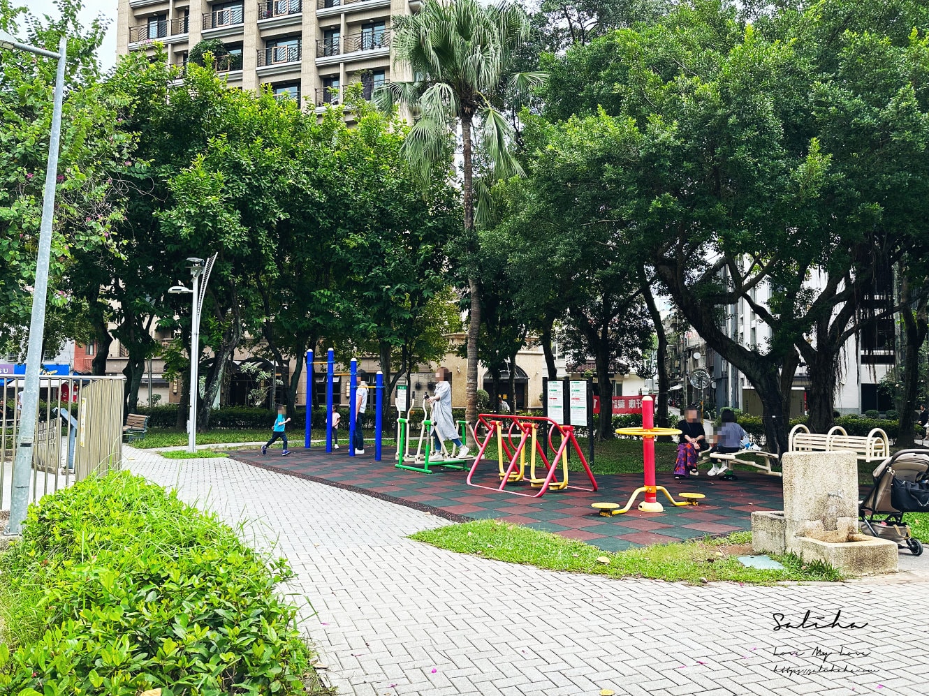 【台北】建成公園-逛街順便帶小孩放電的好玩親子景點,打鐵主題免費遊戲場 - 第15張圖 【台北】建成公園-逛街順便帶小孩放電的好玩親子景點,打鐵主題免費遊戲場