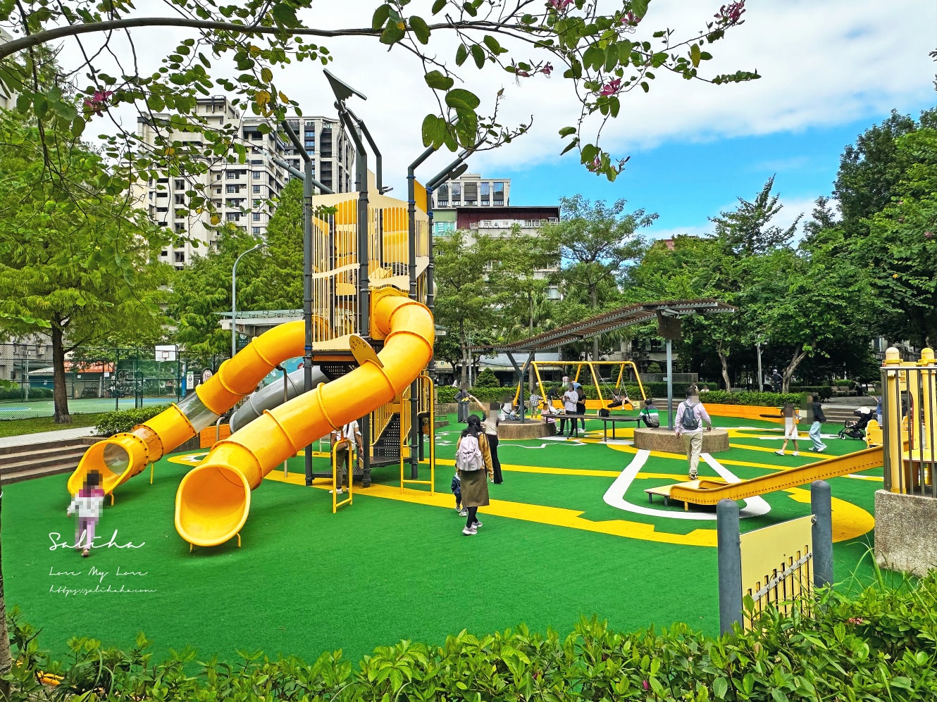 【台北】建成公園-逛街順便帶小孩放電的好玩親子景點,打鐵主題免費遊戲場 - 第5張圖 【台北】建成公園-逛街順便帶小孩放電的好玩親子景點,打鐵主題免費遊戲場