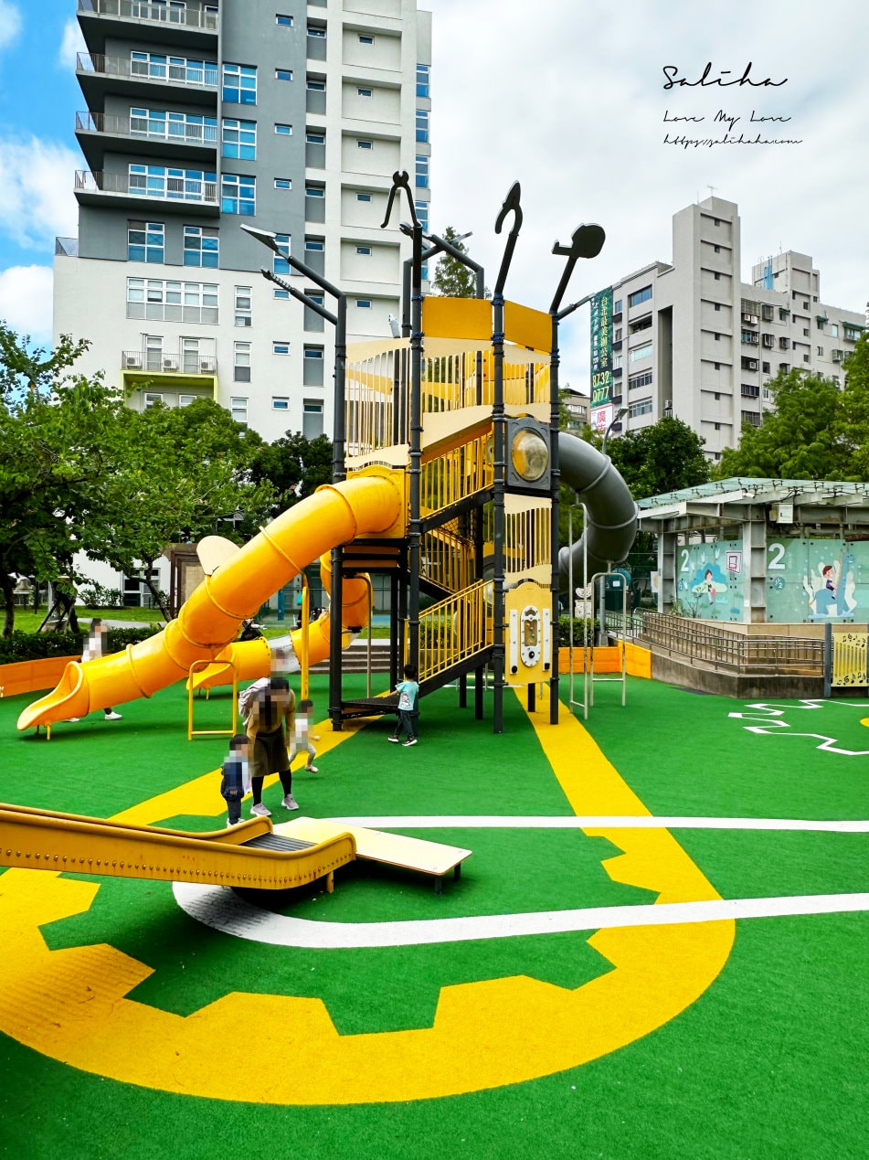 【台北】建成公園-逛街順便帶小孩放電的好玩親子景點,打鐵主題免費遊戲場 - 第9張圖 【台北】建成公園-逛街順便帶小孩放電的好玩親子景點,打鐵主題免費遊戲場