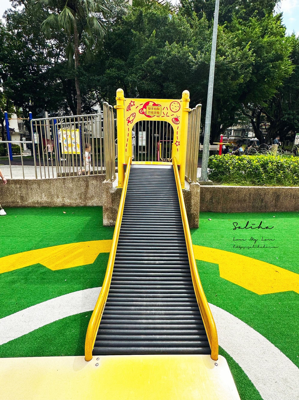 【台北】建成公園-逛街順便帶小孩放電的好玩親子景點,打鐵主題免費遊戲場 - 第10張圖 【台北】建成公園-逛街順便帶小孩放電的好玩親子景點,打鐵主題免費遊戲場