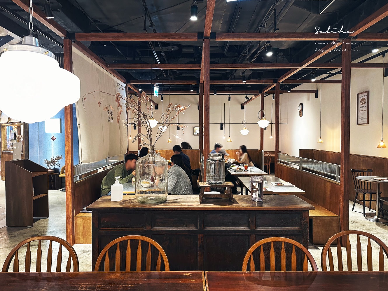 新北【青春漢堡】下班後的療癒時光!在復古浪漫裡品味白蘭地布丁與日系漢堡,有壽星優惠 - 第9張圖 新北【青春漢堡】下班後的療癒時光!在復古浪漫裡品味白蘭地布丁與日系漢堡,有壽星優惠