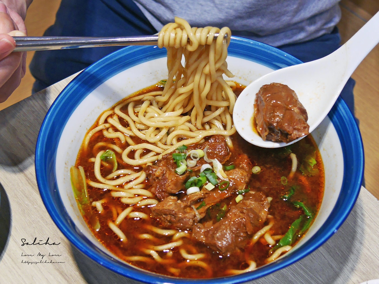 新北【瑪岌牛肉麵】臥虎藏龍的小吃店!五星飯店主廚特製牛肋麵只要160,菜單