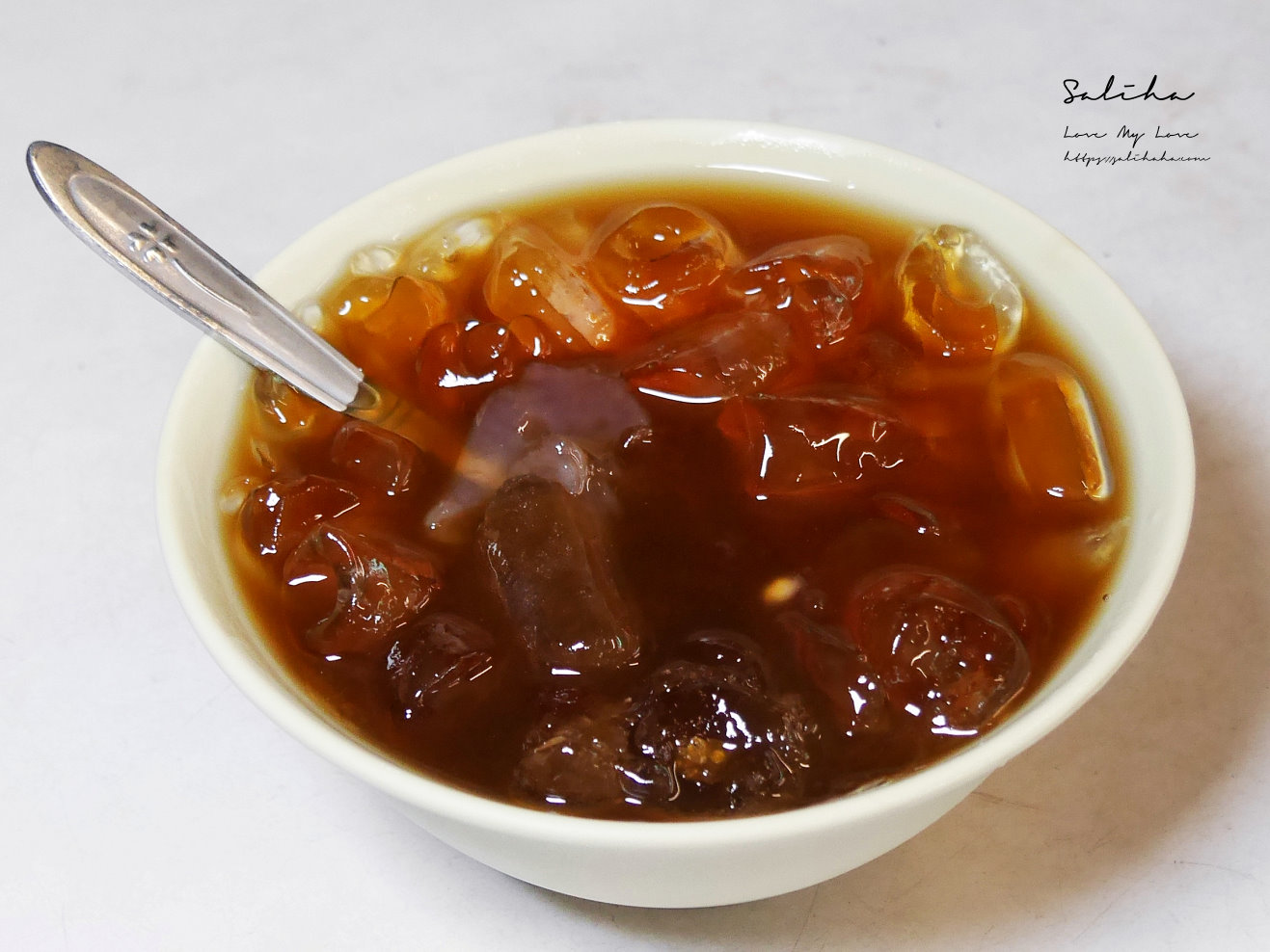 板橋新埔美食【阿賢古早味麵茶】全台罕見太白粉冰，再來份杏仁茶椪餅，一秒回到阿公年代！