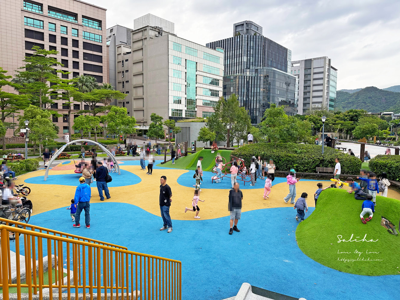 內湖景點【大港墘公園】喝完咖啡帶小孩放電！內科附近超夯共融遊戲場，學齡前也能玩