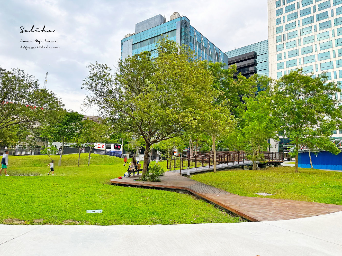 內湖景點【大港墘公園】喝完咖啡帶小孩放電！內科附近超夯共融遊戲場，學齡前也能玩