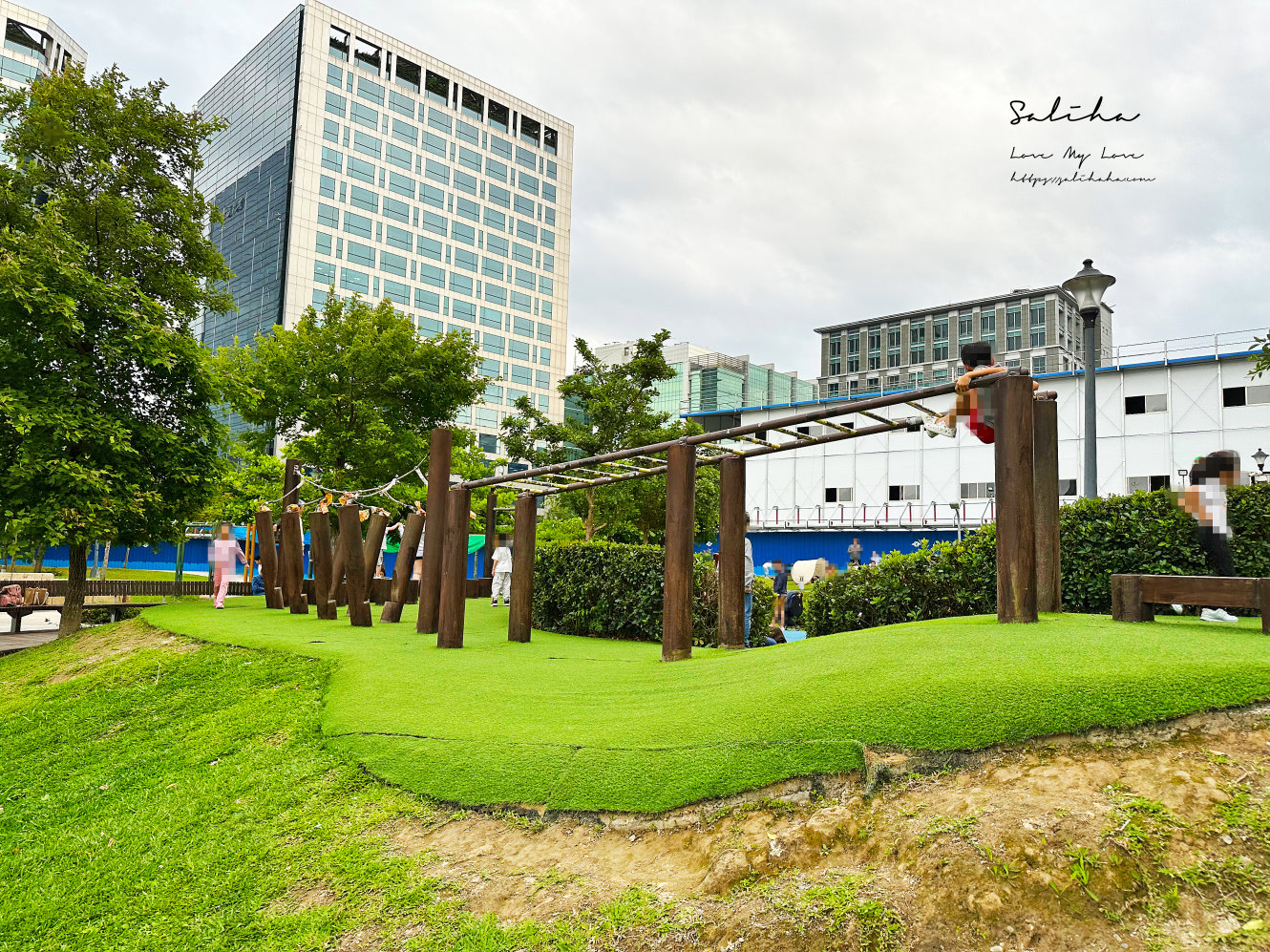 內湖景點【大港墘公園】喝完咖啡帶小孩放電！內科附近超夯共融遊戲場，學齡前也能玩