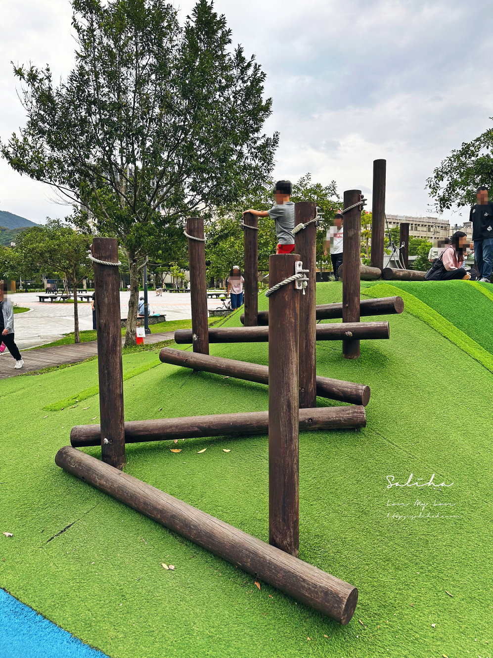內湖景點【大港墘公園】喝完咖啡帶小孩放電！內科附近超夯共融遊戲場，學齡前也能玩