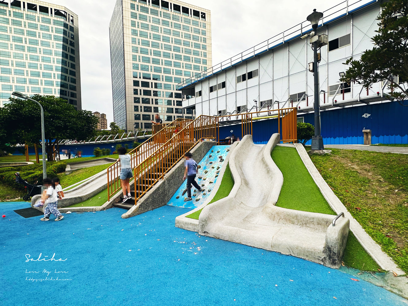 內湖景點【大港墘公園】喝完咖啡帶小孩放電！內科附近超夯共融遊戲場，學齡前也能玩