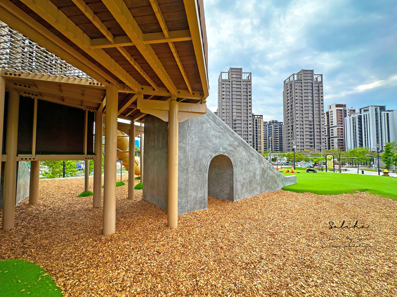 新北【十四張歷史公園】水陸雙棲超好玩親子景點,免費玩水、兩樓高遊戲塔、溜索,搭捷運就到! - 第30張圖 新北【十四張歷史公園】水陸雙棲超好玩親子景點,免費玩水、兩樓高遊戲塔、溜索,搭捷運就到!