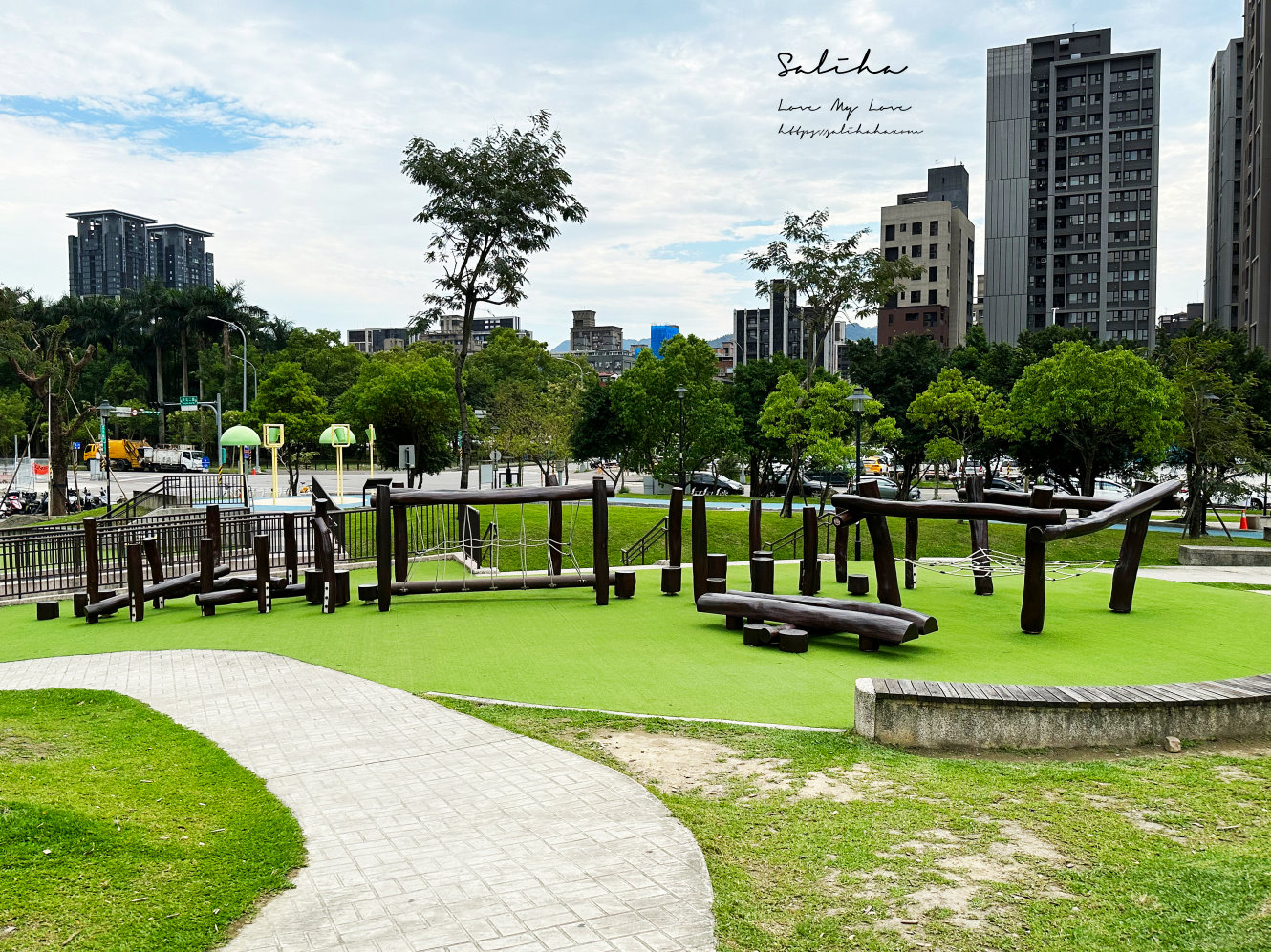 新北【十四張歷史公園】水陸雙棲超好玩親子景點,免費玩水、兩樓高遊戲塔、溜索,搭捷運就到! - 第13張圖 新北【十四張歷史公園】水陸雙棲超好玩親子景點,免費玩水、兩樓高遊戲塔、溜索,搭捷運就到!