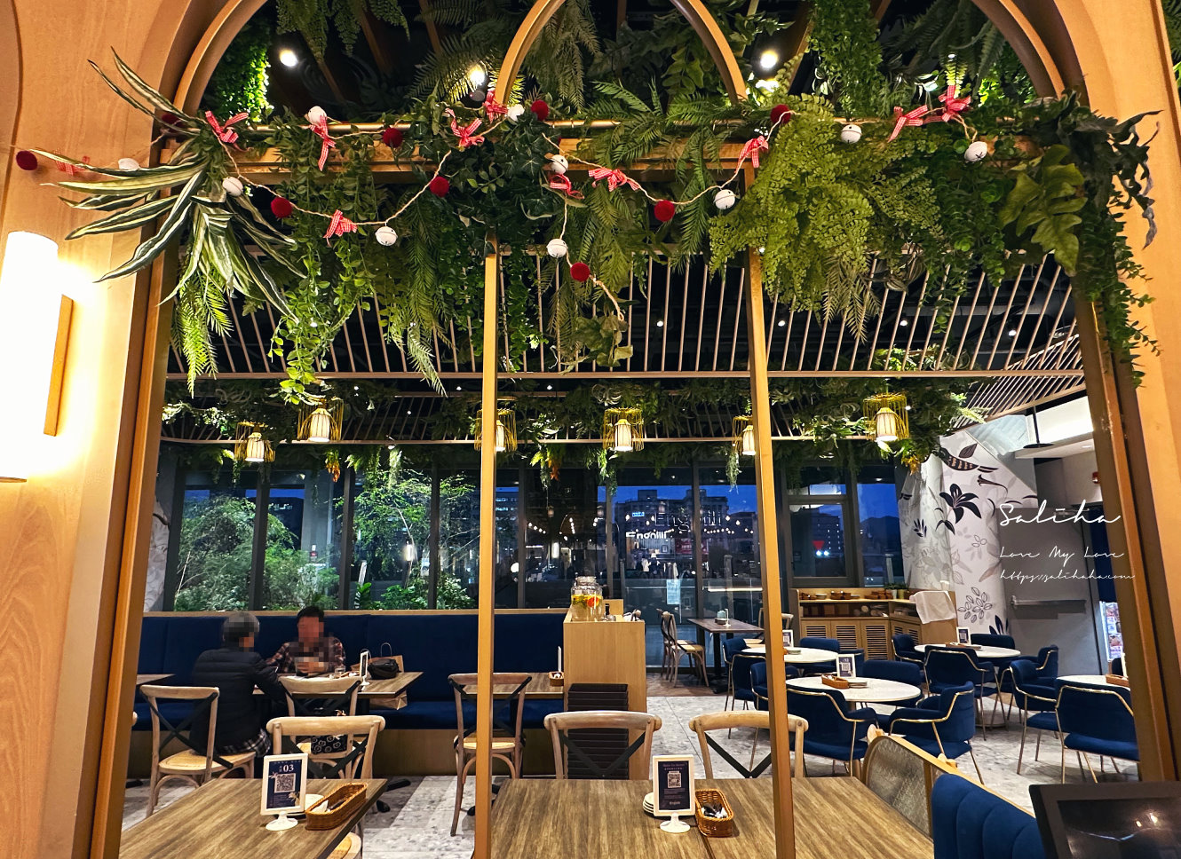 新店美食【英格莉莉裕隆城店】浪漫叢林系餐廳,強推鐵鍋鬆餅!壽星優惠全桌八折 - 第5張圖 新店美食【英格莉莉裕隆城店】浪漫叢林系餐廳,強推鐵鍋鬆餅!壽星優惠全桌八折