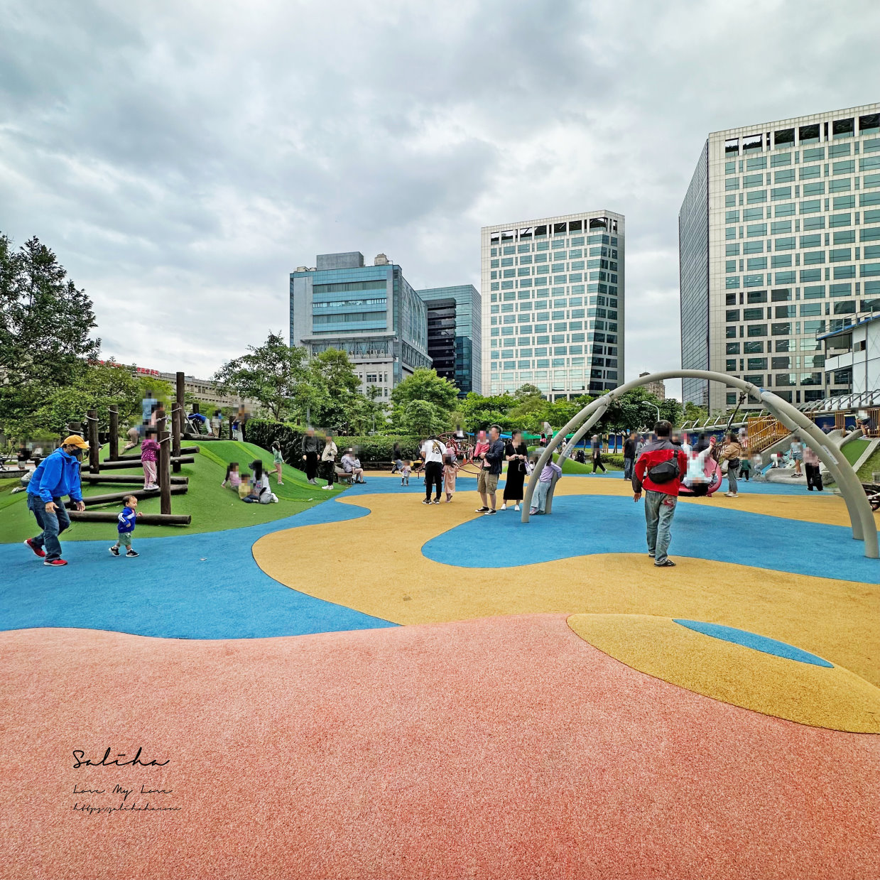 內湖景點【大港墘公園】喝完咖啡帶小孩放電！內科附近超夯共融遊戲場，學齡前也能玩