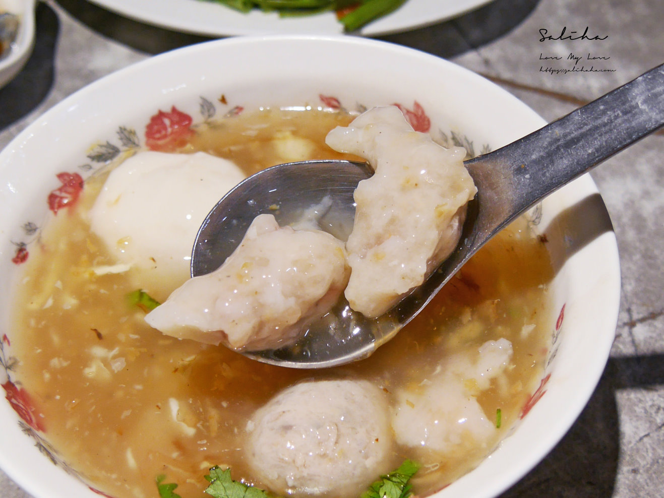 西門町美食推薦【永富魚丸店】必點魯肉蛋包麵、爆汁福州魚丸！人氣老牌小吃(菜單)