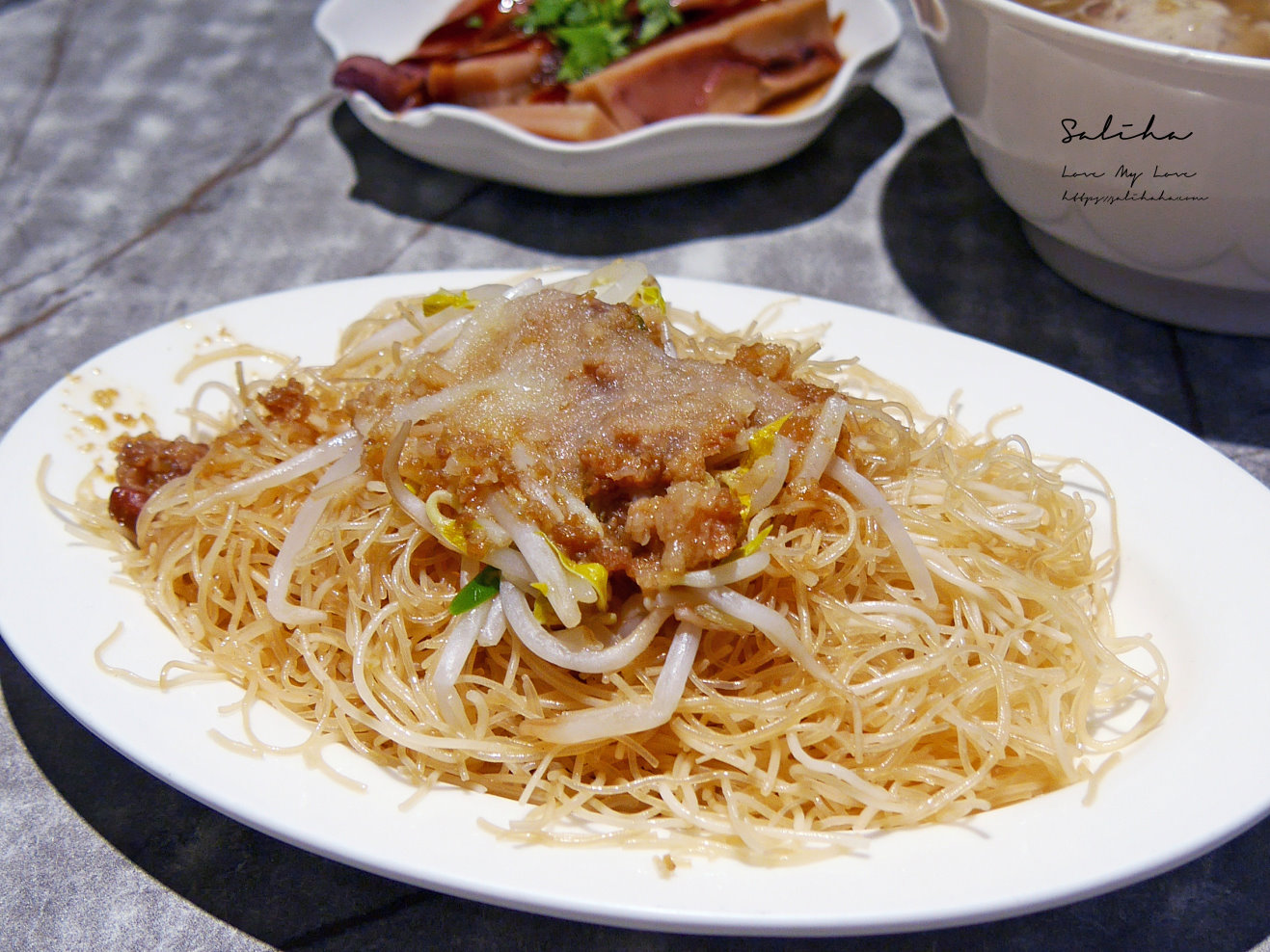 西門町美食推薦【永富魚丸店】必點魯肉蛋包麵、爆汁福州魚丸！人氣老牌小吃(菜單)