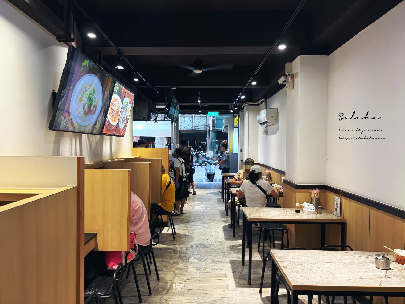 西門町美食推薦【永富魚丸店】必點魯肉蛋包麵、爆汁福州魚丸！人氣老牌小吃(菜單)